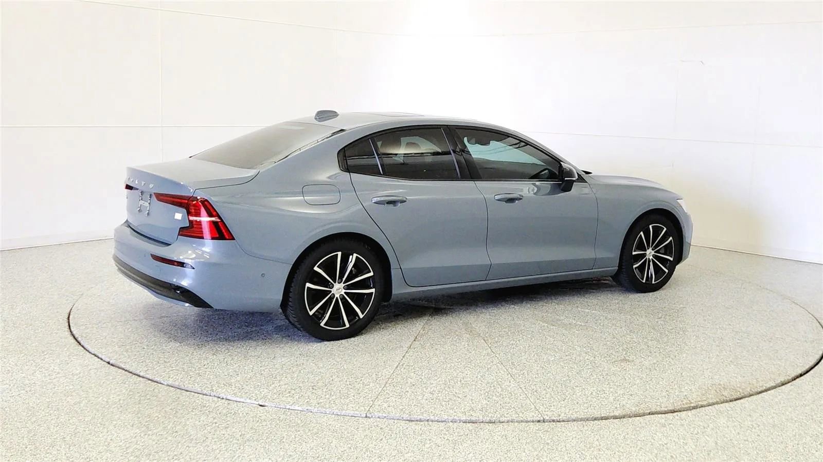 Used 2023 Volvo S60 T8 Plus image 7
