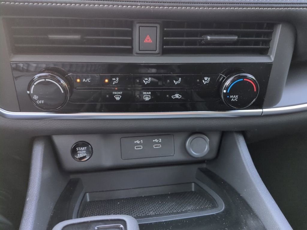 Used 2025 Nissan Rogue S AWD/4WD image 46