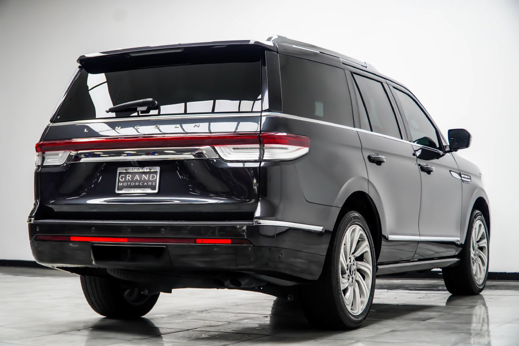 Used 2024 Lincoln Navigator Premiere AWD/4WD image 16