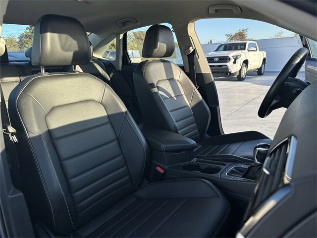 Used 2024 Volkswagen Jetta SE image 30