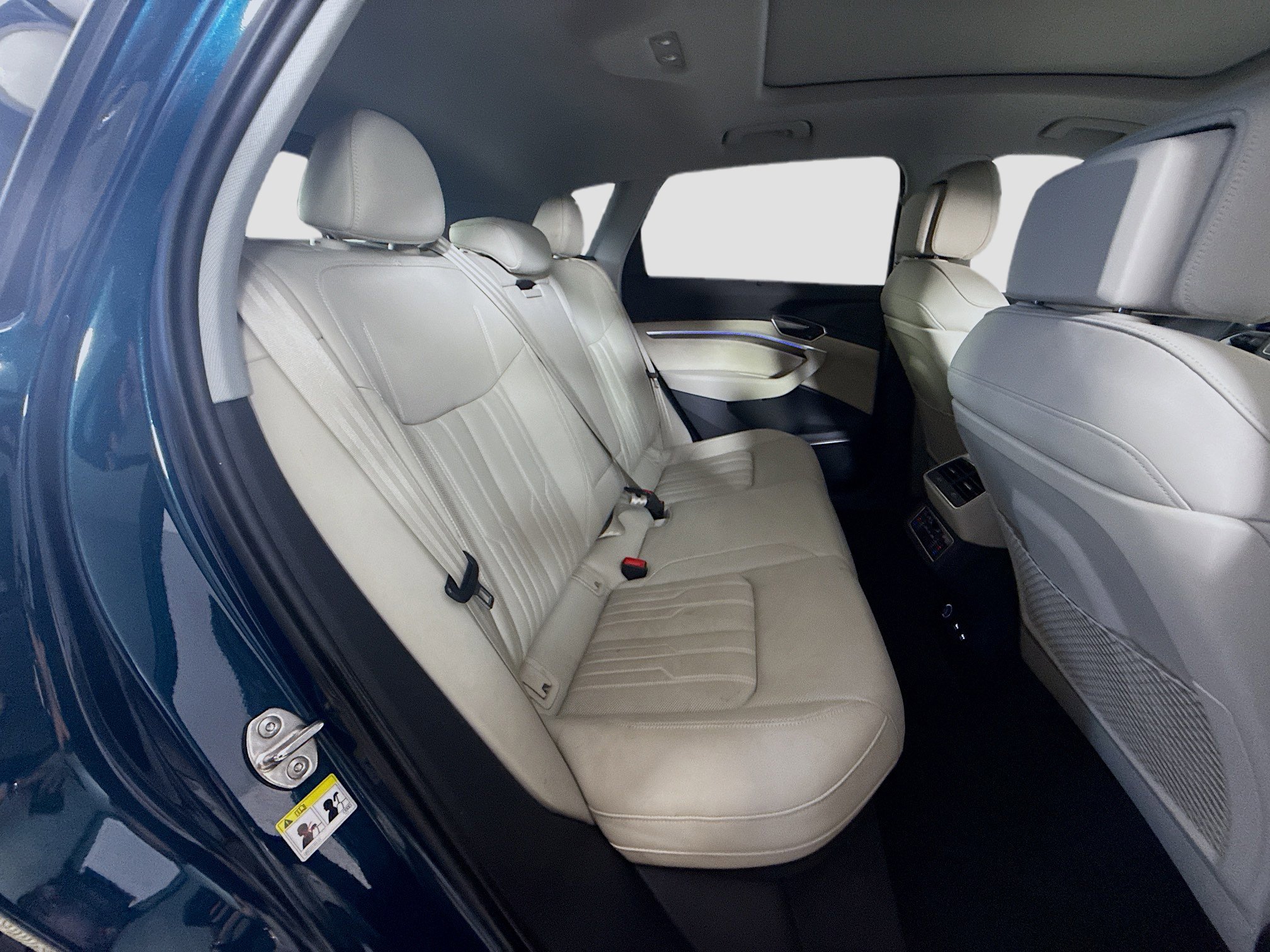 Used 2019 Audi e-tron Prestige w/ Prestige Package image 27