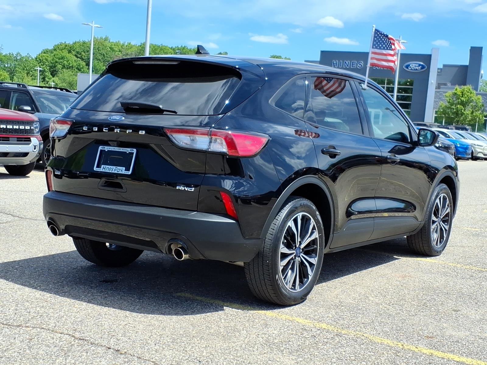 Used 2022 Ford Escape SE w/ SE Sport Appearance Package AWD/4WD image 7