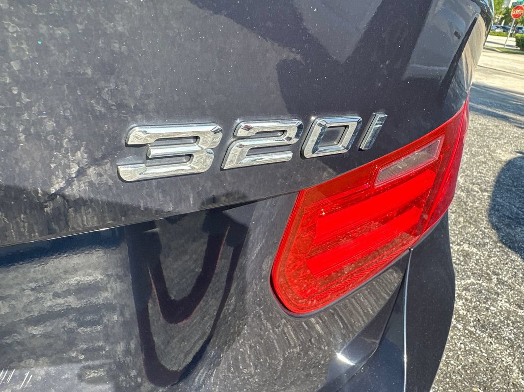 Used 2014 BMW 320i xDrive Sedan AWD/4WD image 16