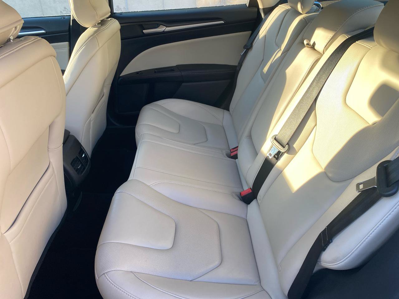 Used 2017 Ford Fusion Titanium FWD image 8