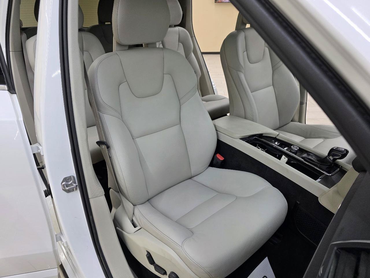 Used 2020 Volvo XC90 T6 Momentum w/ Protection Package Premier AWD/4WD image 21