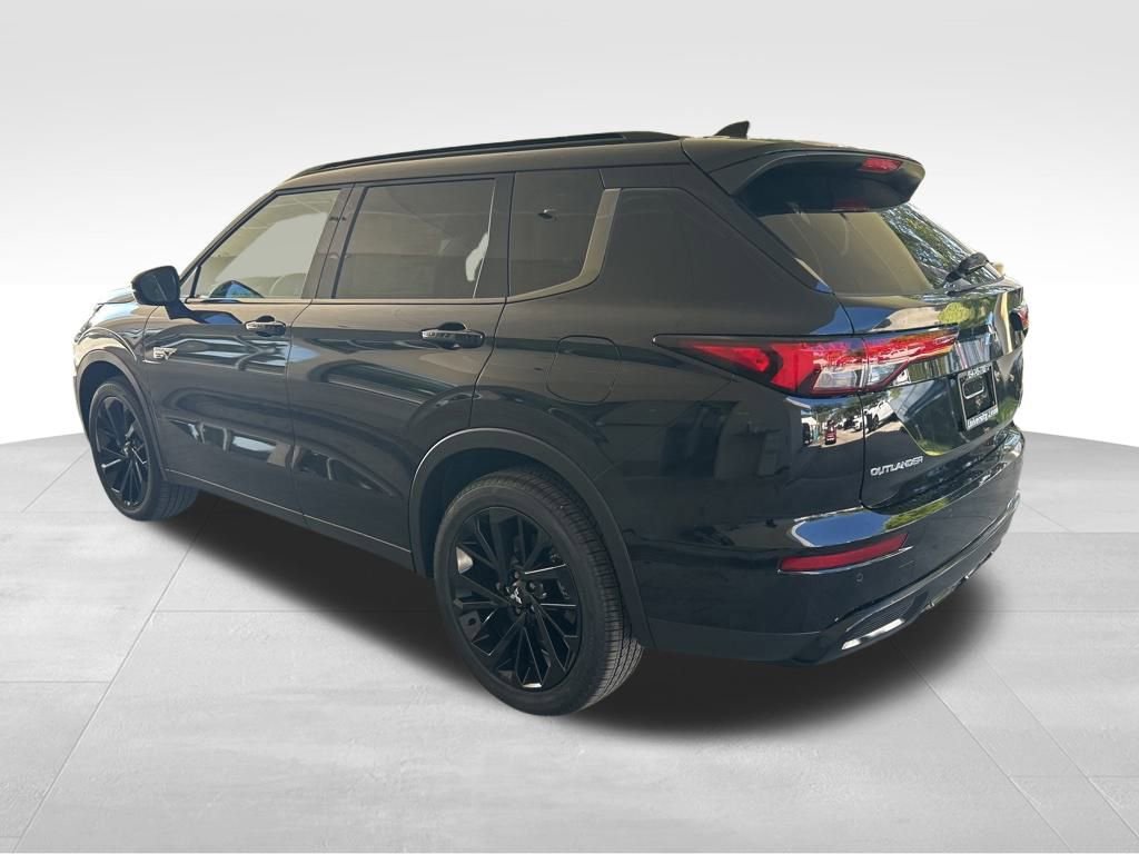 New 2025 Mitsubishi Outlander 4WD Plug-In Hybrid image 4