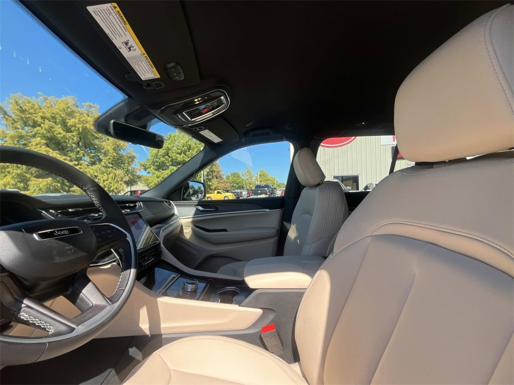 New 2025 Jeep Grand Cherokee Limited image 10