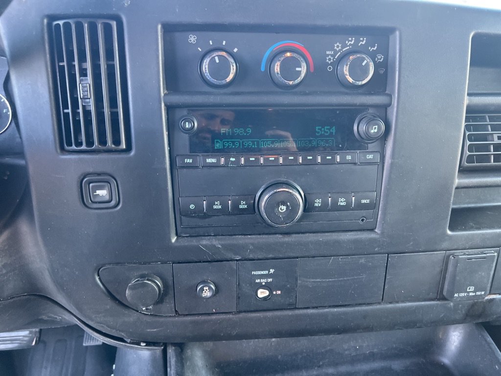 Used 2015 Chevrolet Express 2500 RWD image 30