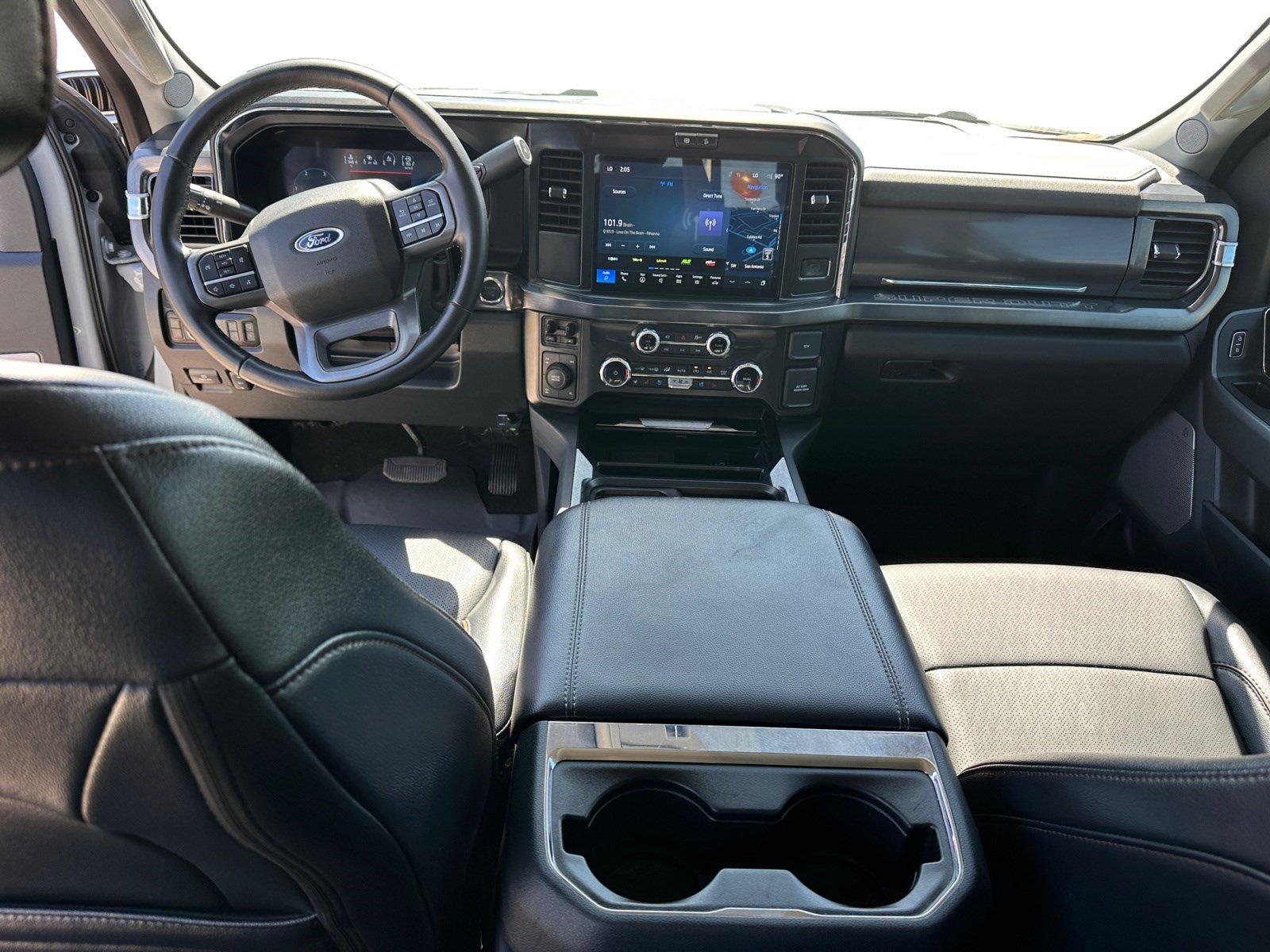 Used 2025 Ford F250 Lariat w/ Black Appearance Package AWD/4WD image 21