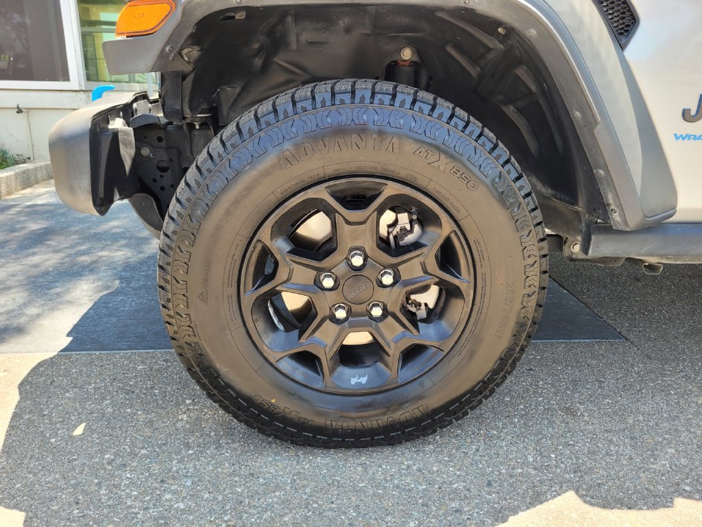 Used 2023 Jeep Wrangler Unlimited AWD/4WD image 36