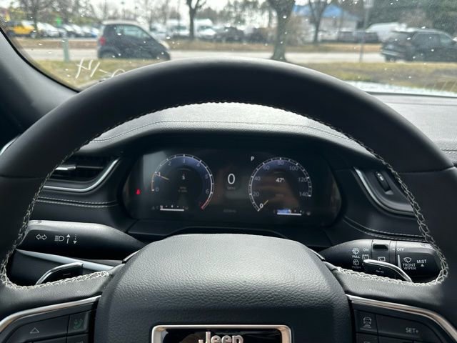 Used 2025 Jeep Grand Cherokee L Limited image 22