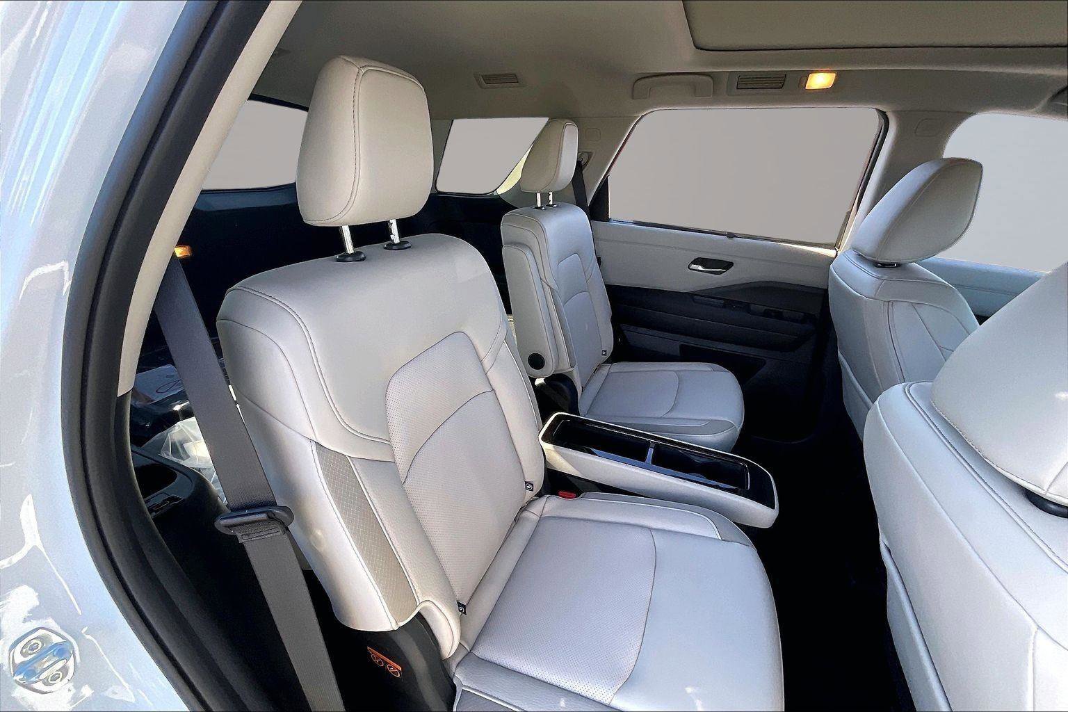 New 2026 Nissan Pathfinder SL image 10