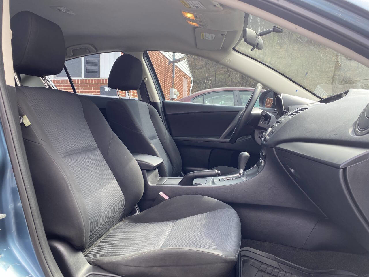 Used 2011 MAZDA MAZDA3 i Sport image 22