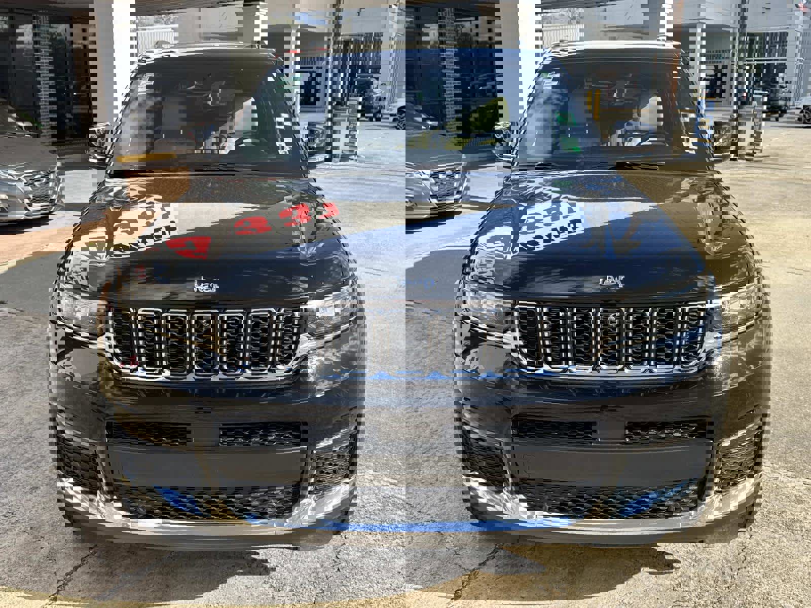 Used 2023 Jeep Grand Cherokee L Limited w/ Luxury Tech Group II image 3