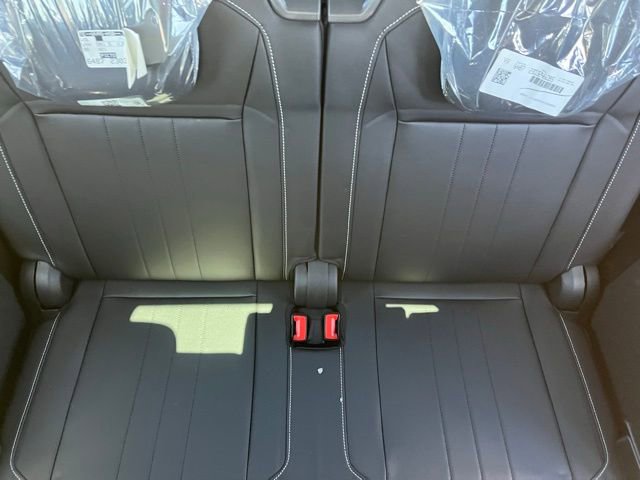 Used 2023 Volkswagen Tiguan SE R-Line image 16