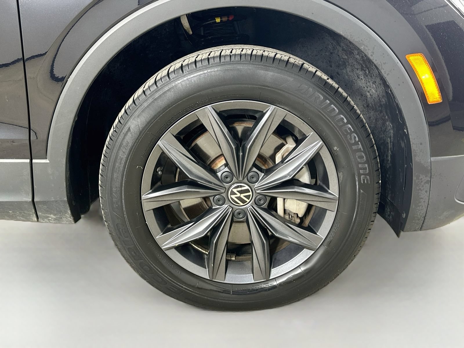 Certified 2023 Volkswagen Tiguan SE w/ Panoramic Sunroof Package AWD/4WD image 10