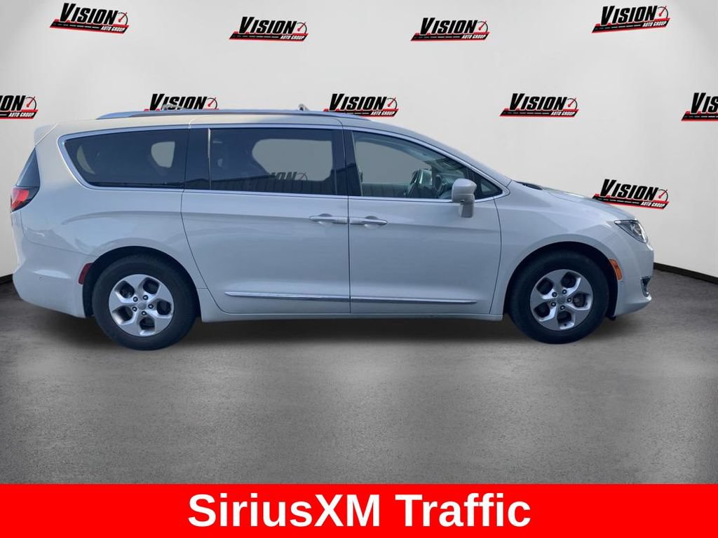 Used 2017 Chrysler Pacifica Touring-L Plus FWD image 5