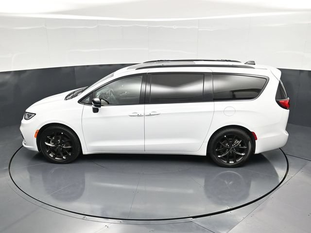 Used 2025 Chrysler Pacifica Limited FWD image 55