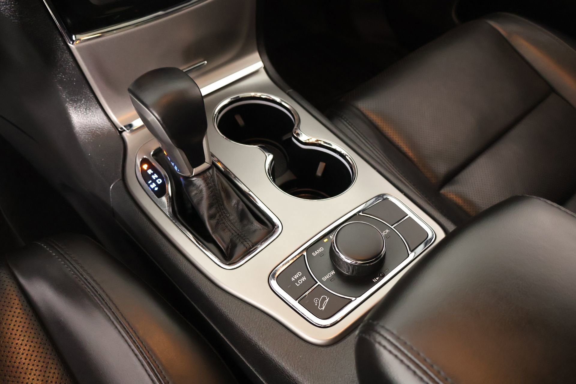 Used 2020 Jeep Grand Cherokee Limited w/ Luxury Group II AWD/4WD image 9