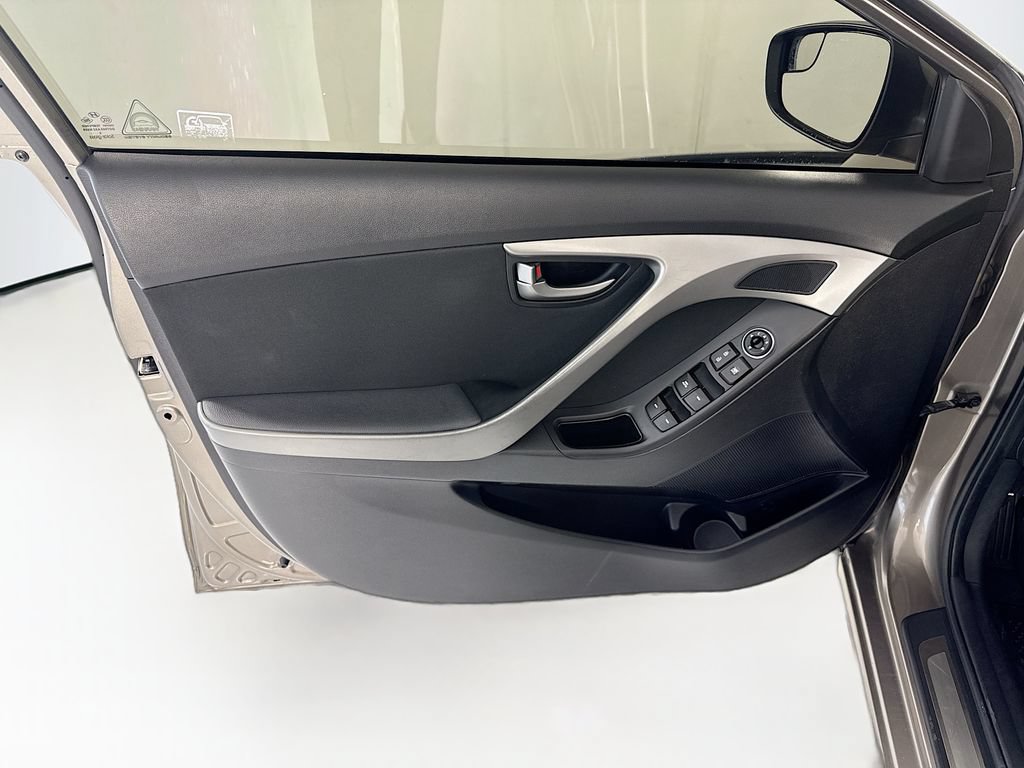 Used 2015 Hyundai Elantra SE w/ Option Group 03 FWD image 24
