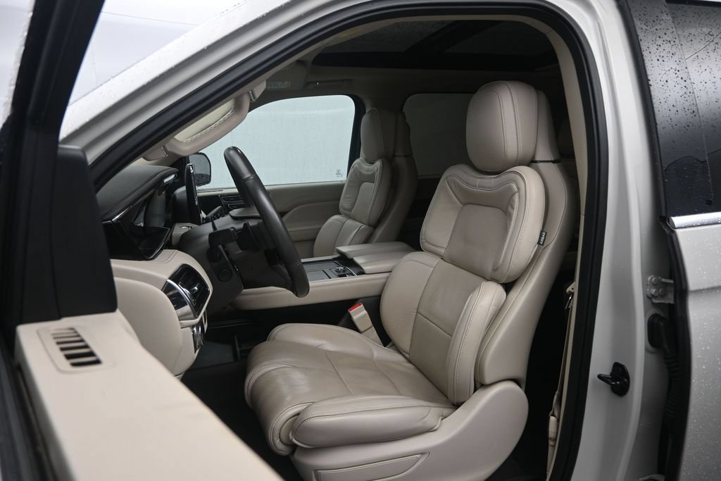 Used 2019 Lincoln Navigator Reserve AWD/4WD image 22