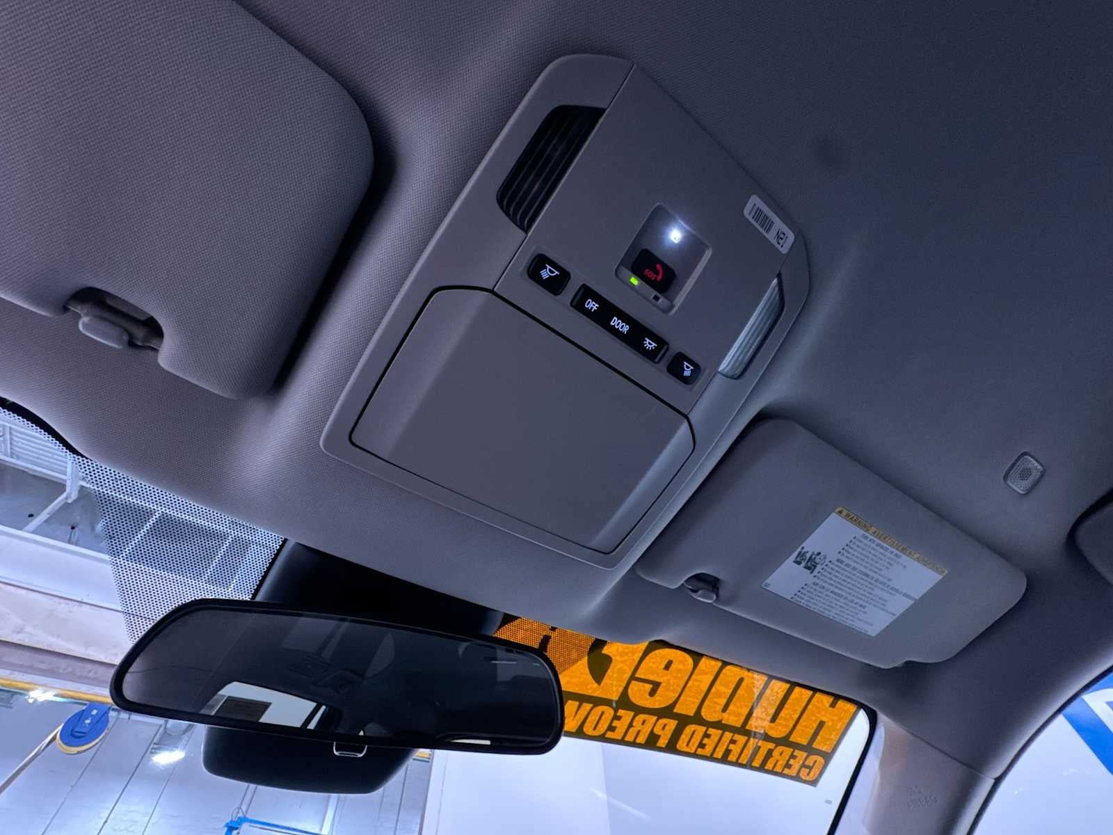 Used 2025 Toyota Highlander LE FWD image 31