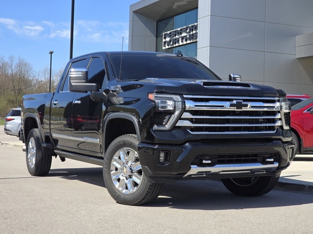 Used 2024 Chevrolet Silverado 3500 High Country image 2