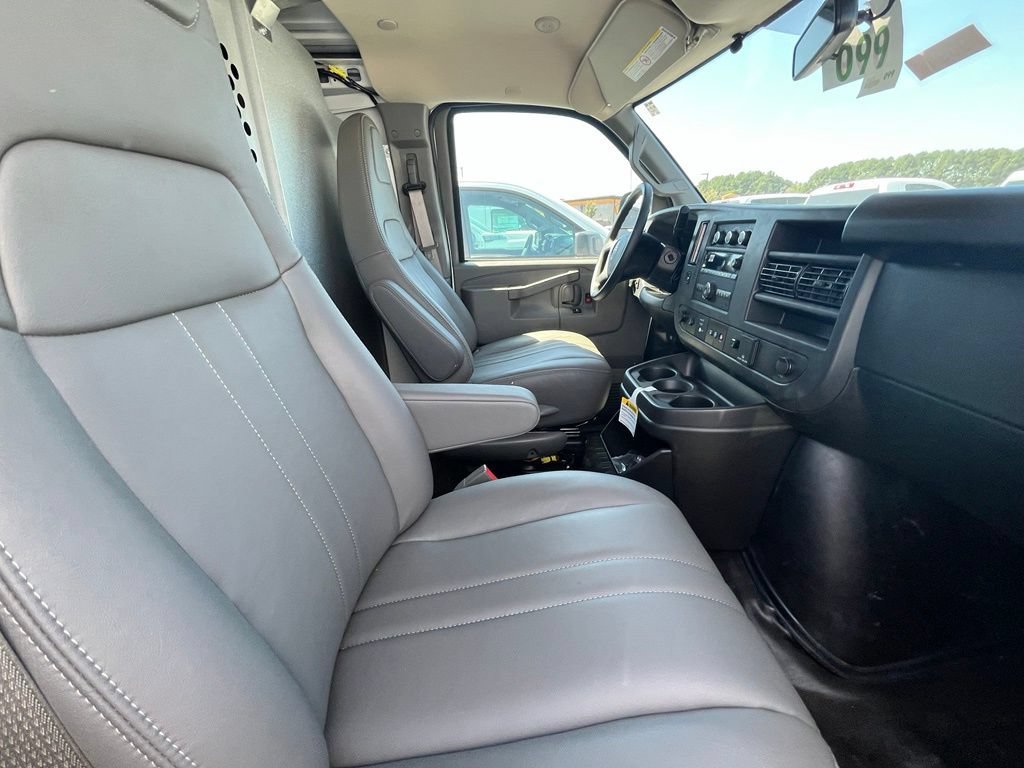 New 2025 GMC Savana 2500 w/ Driver Convenience Package RWD image 27