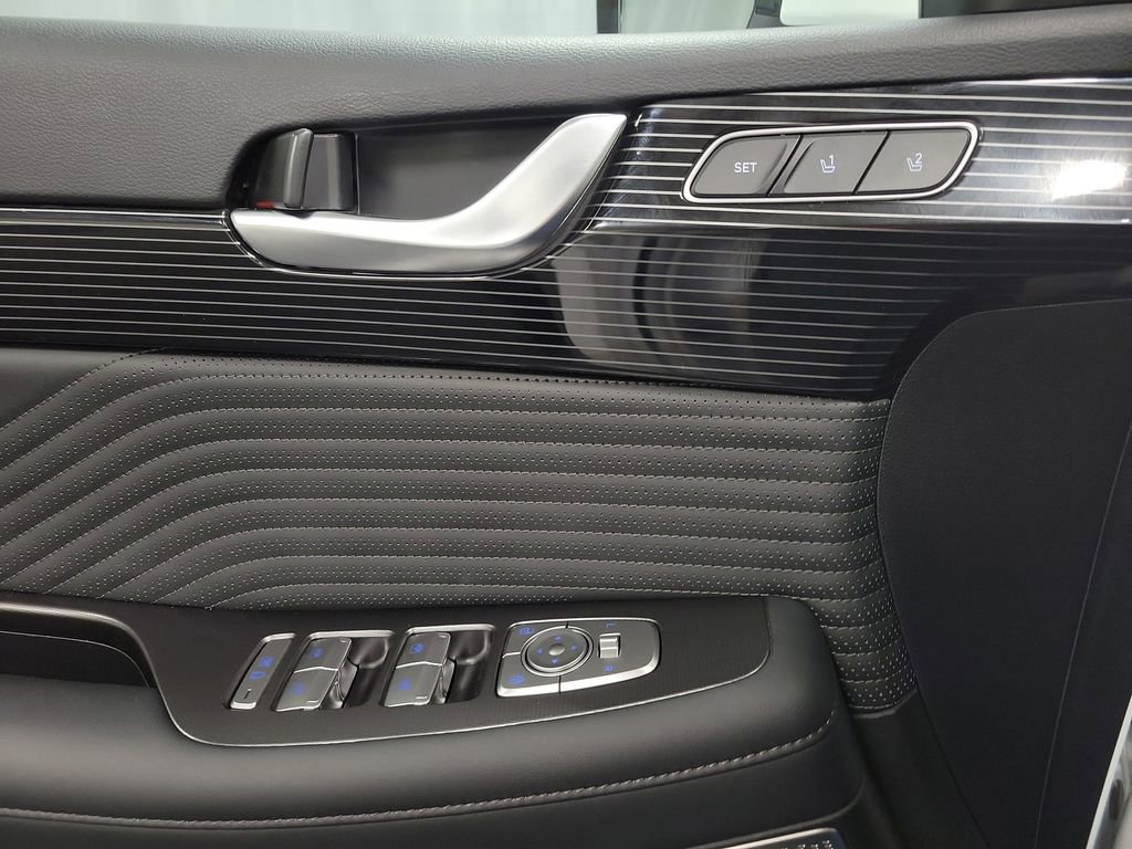 Used 2025 Hyundai Palisade Calligraphy image 21
