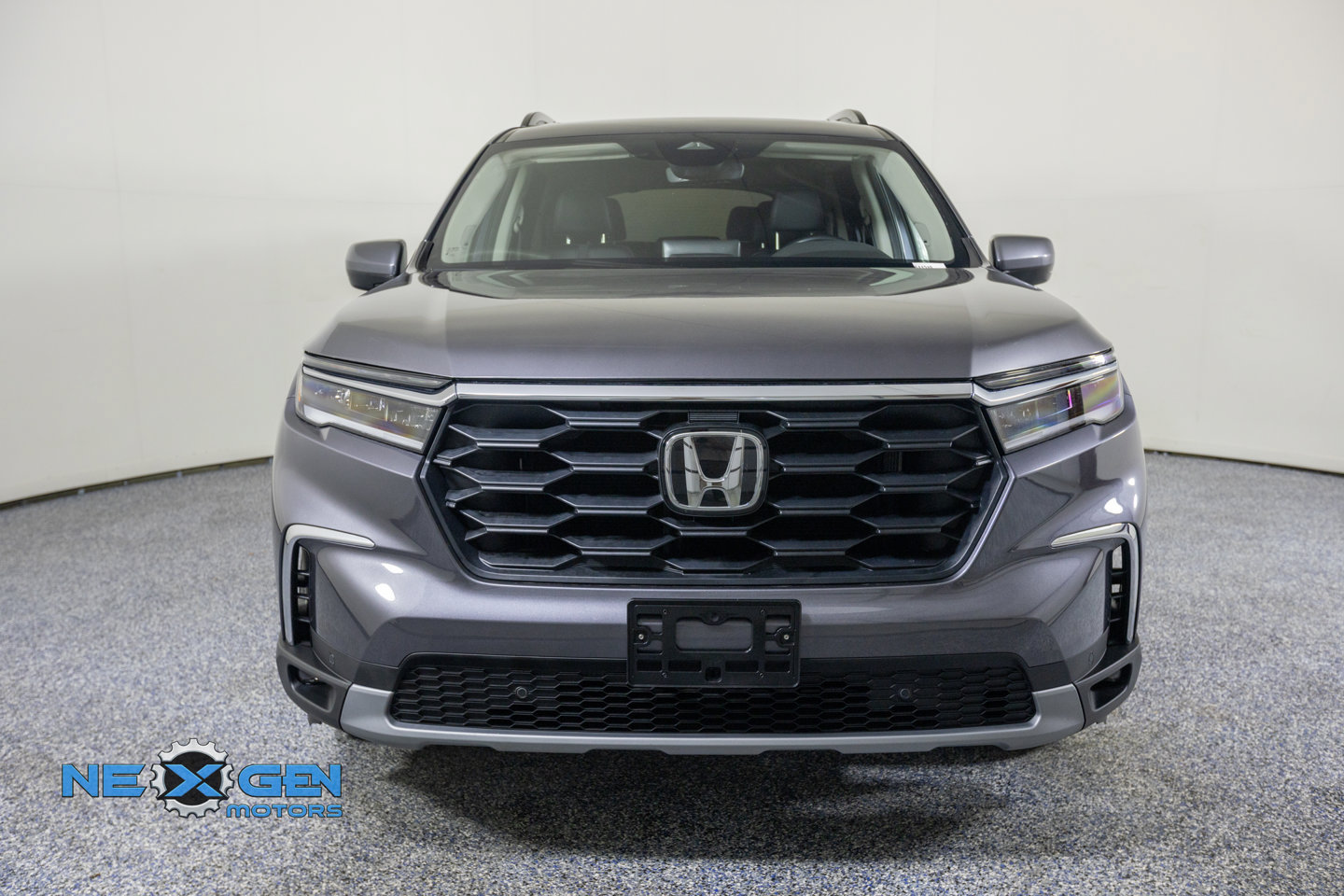 Used 2025 Honda Pilot Touring image 3