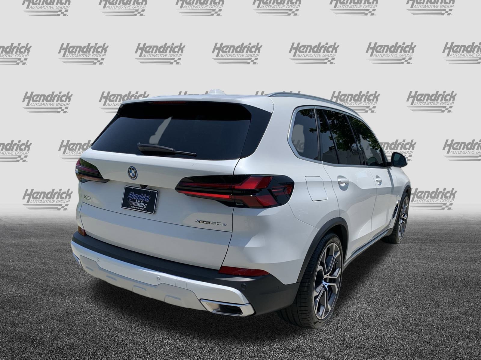 Used 2026 BMW X5 xDrive50e image 9