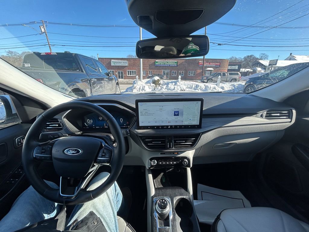 Used 2025 Ford Escape Platinum w/ Premium Technology Package image 22