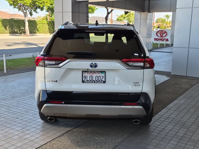 Used 2024 Toyota RAV4 XSE w/ Weather Package AWD/4WD image 9