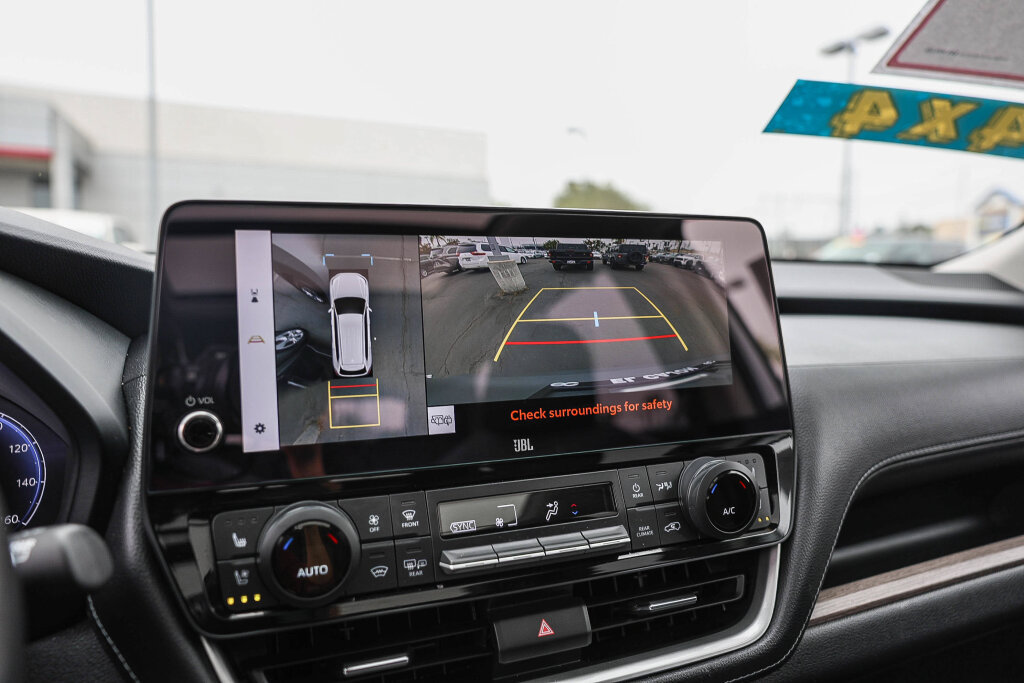 Certified 2024 Toyota Grand Highlander AWD image 16