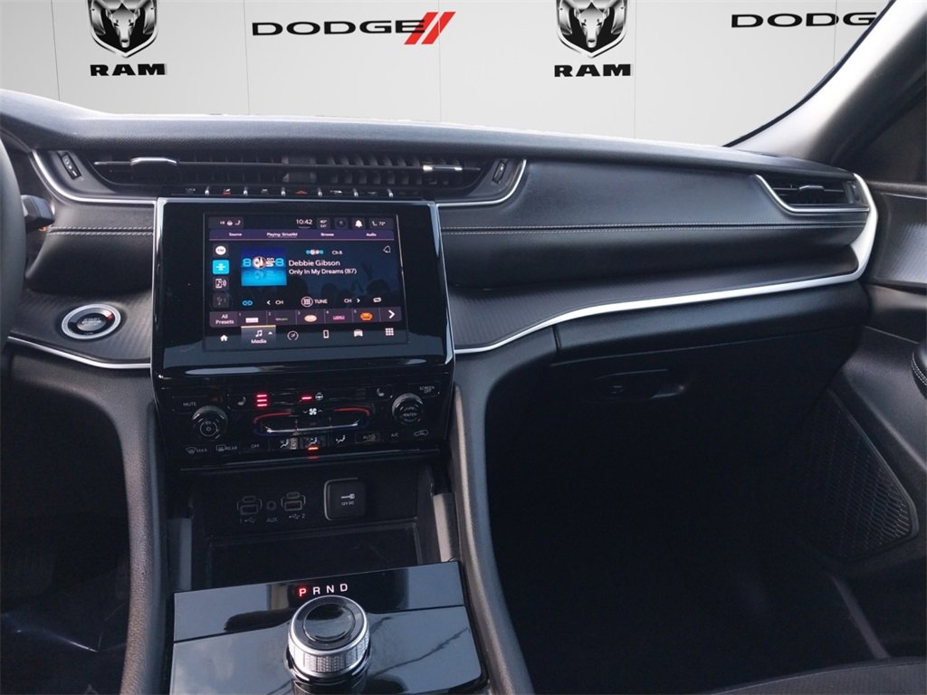 Used 2024 Jeep Grand Cherokee Altitude image 9