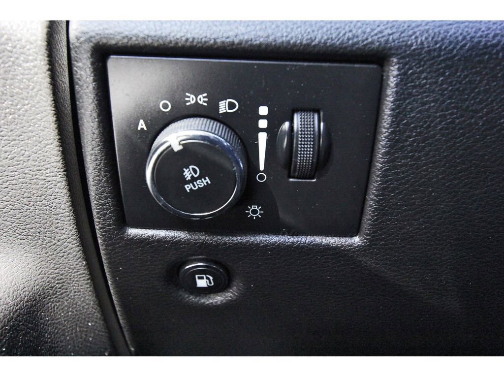 Used 2018 Jeep Grand Cherokee Laredo image 18