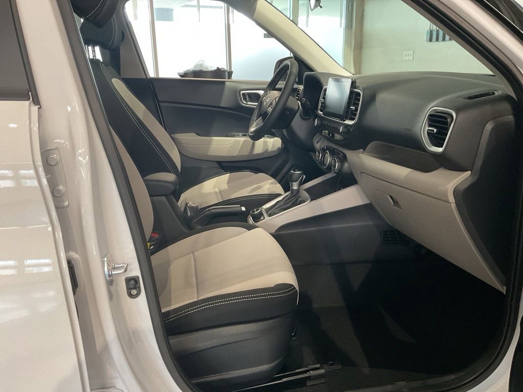 New 2025 Hyundai Venue SEL image 21