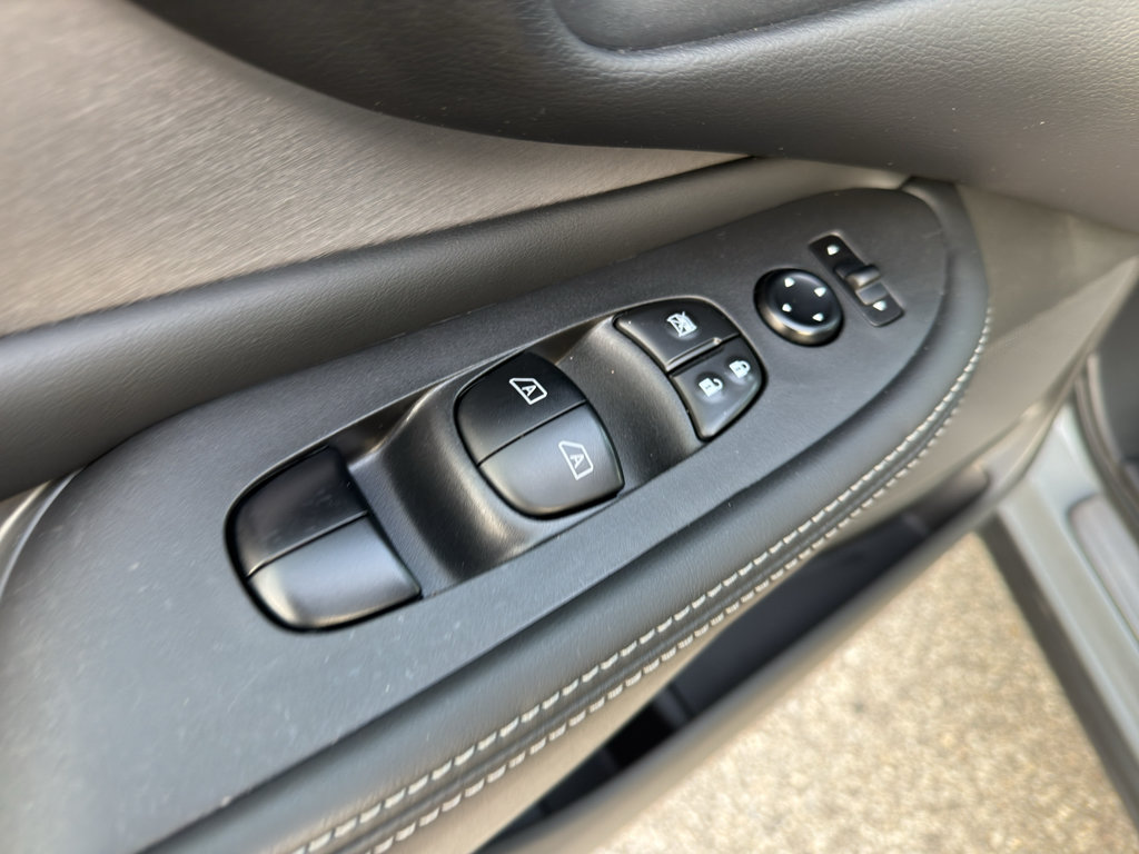 Certified 2023 Nissan Murano SV w/ SV Midnight Edition Package AWD/4WD image 12