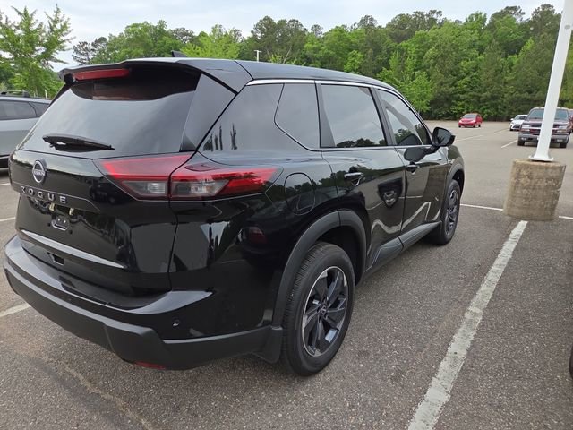 Used 2026 Nissan Rogue SV FWD image 3