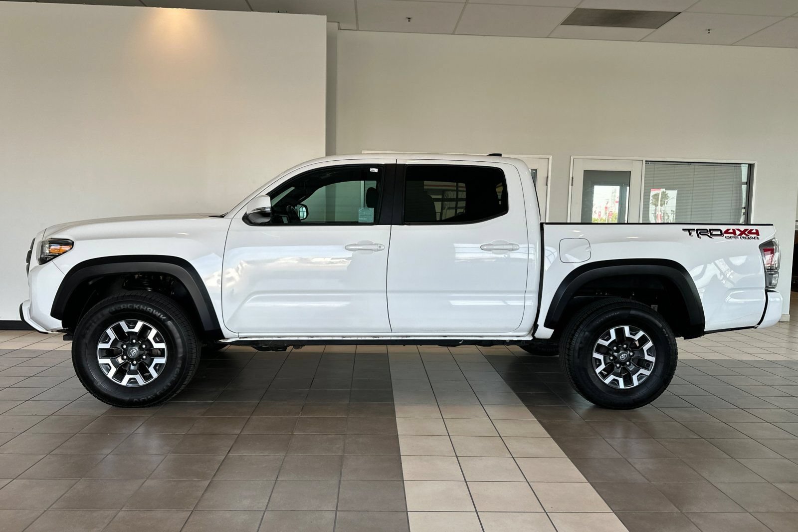 Certified 2022 Toyota Tacoma TRD Off-Road w/ Technology Package AWD/4WD image 7