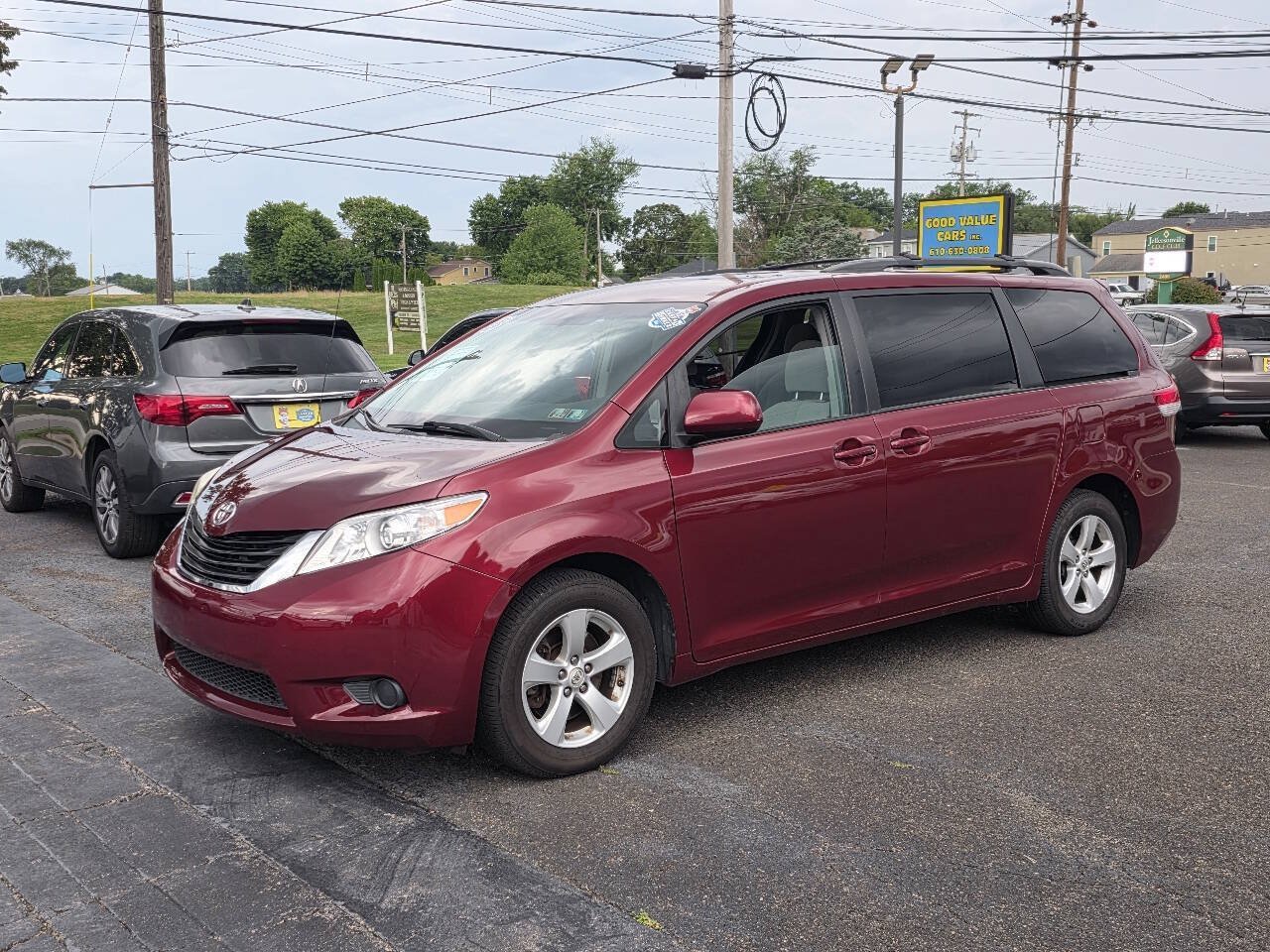 Used 2013 Toyota Sienna LE w/ Towing Pkg FWD image 2