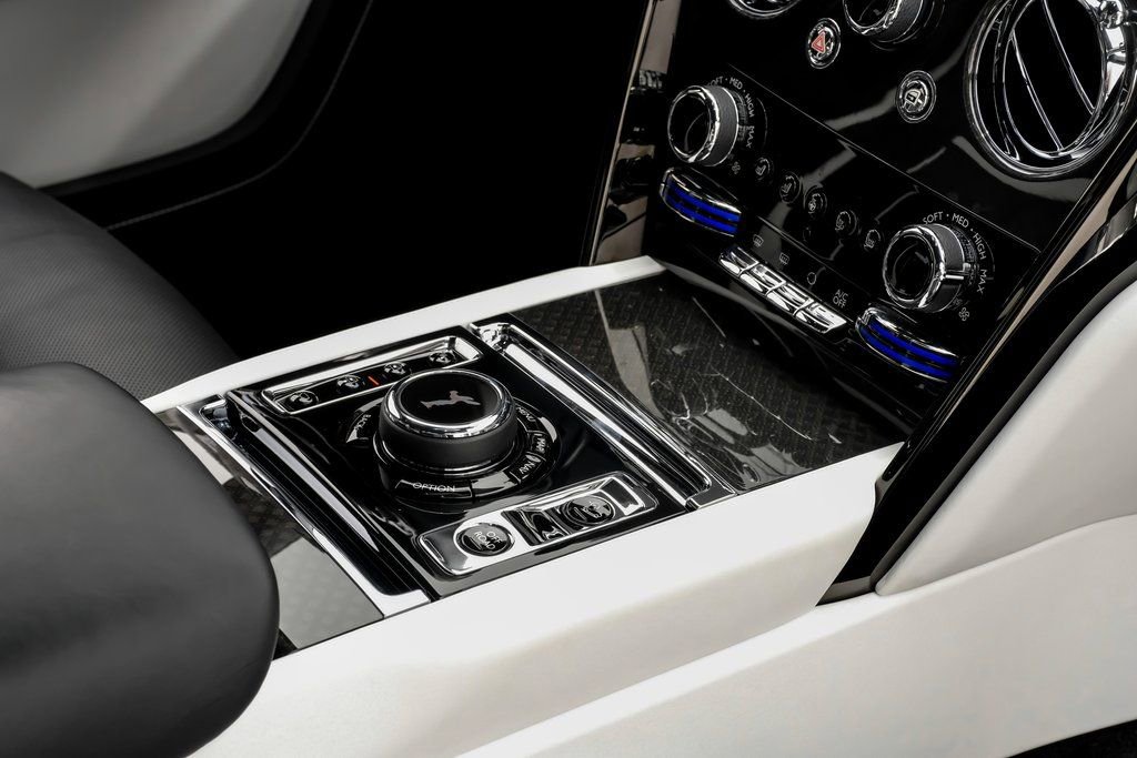 Used 2022 Rolls-Royce Cullinan Black Badge image 19