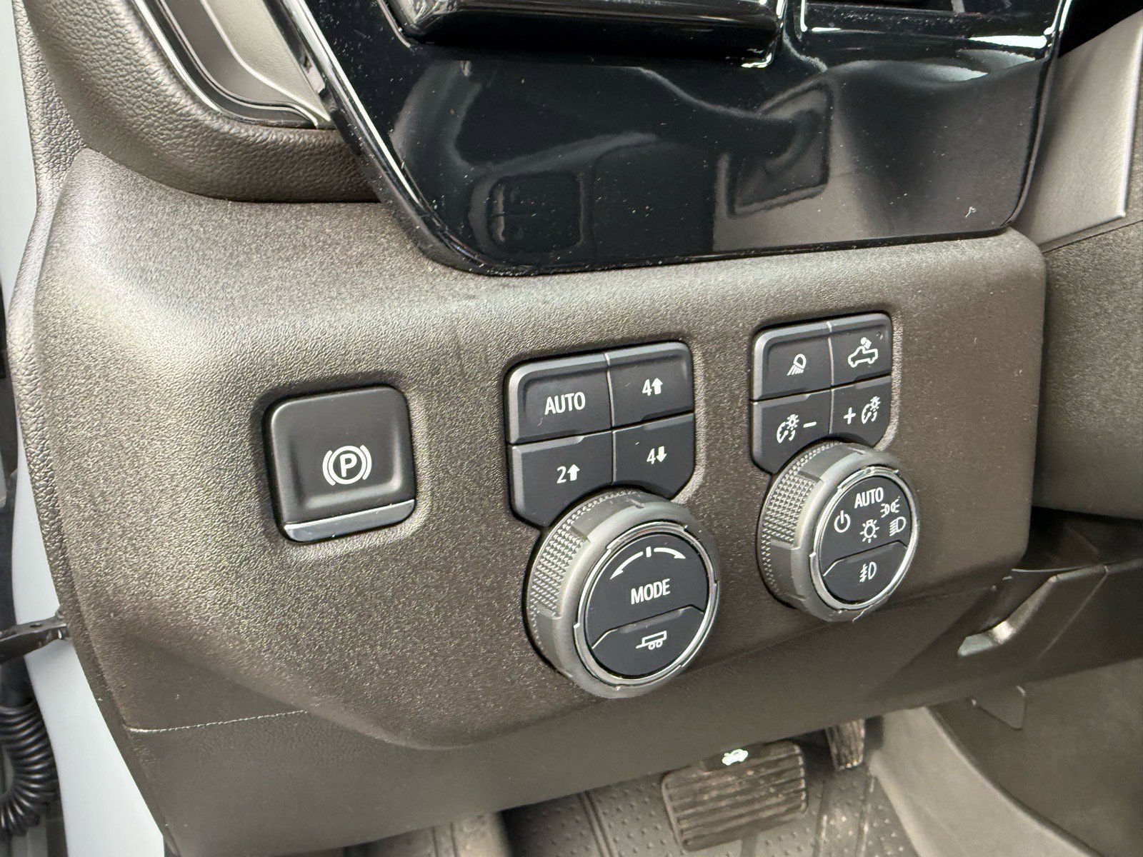 Used 2024 Chevrolet Silverado 2500 ZR2 AWD/4WD image 21