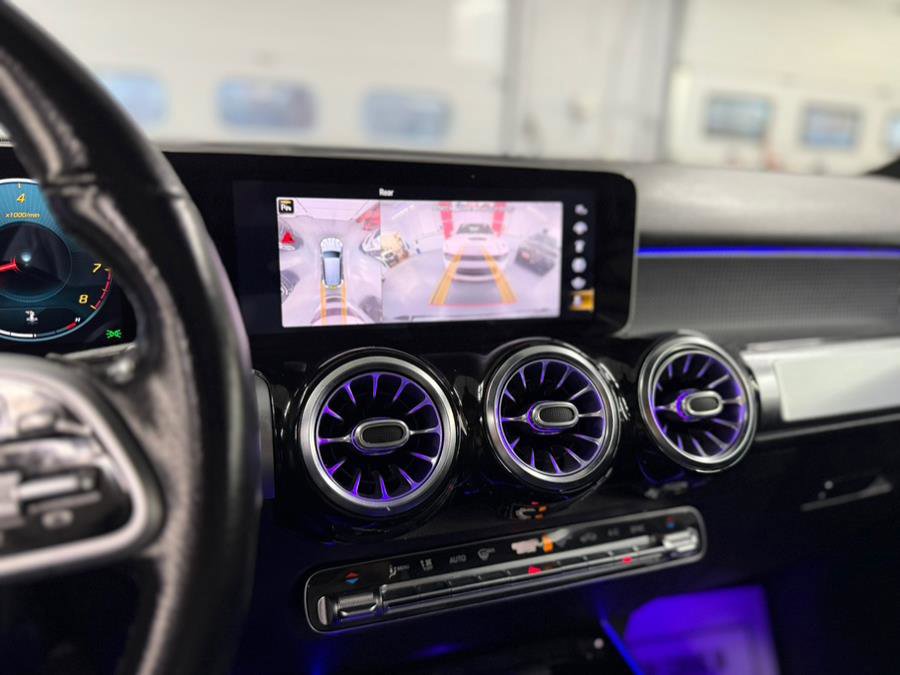 Used 2021 Mercedes-Benz GLB 250 4MATIC image 40