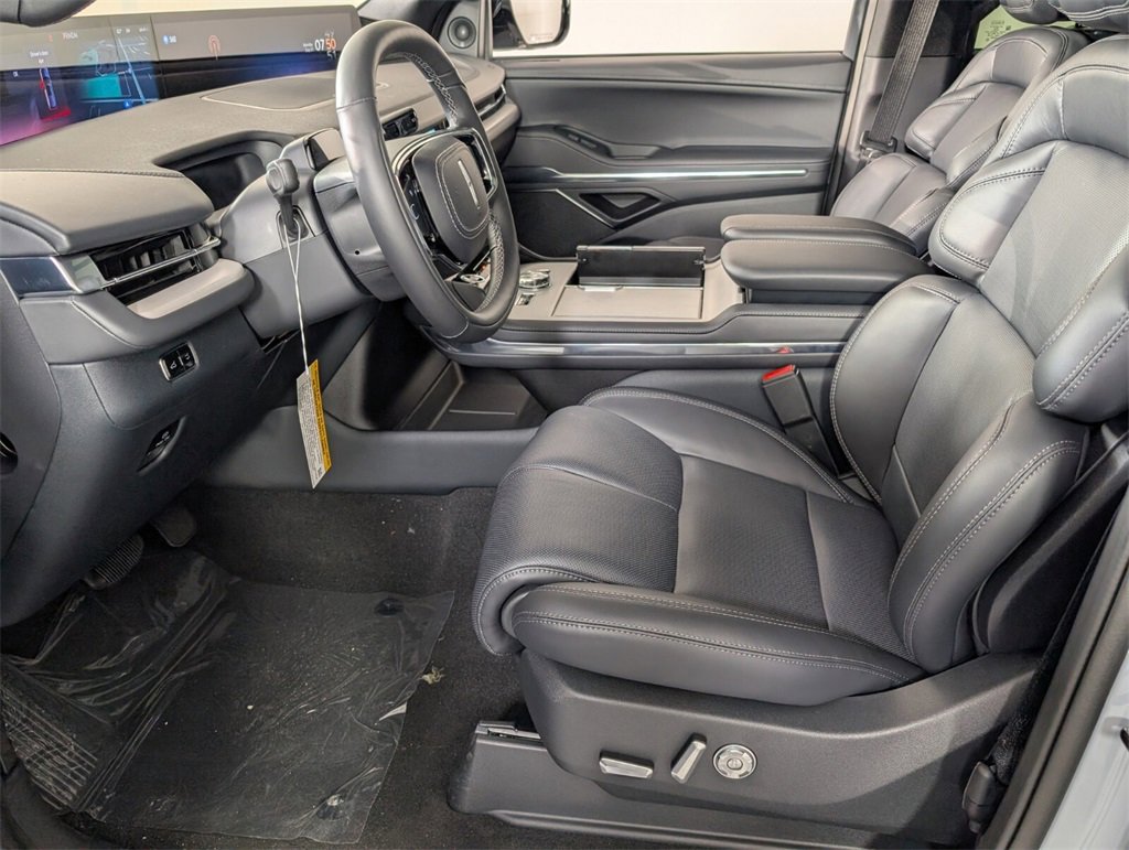New 2025 Lincoln Navigator L Reserve w/ Jet Appearance Package image 6