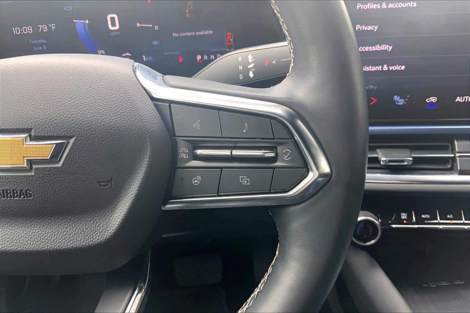 Used 2025 Chevrolet Equinox EV LT FWD image 24