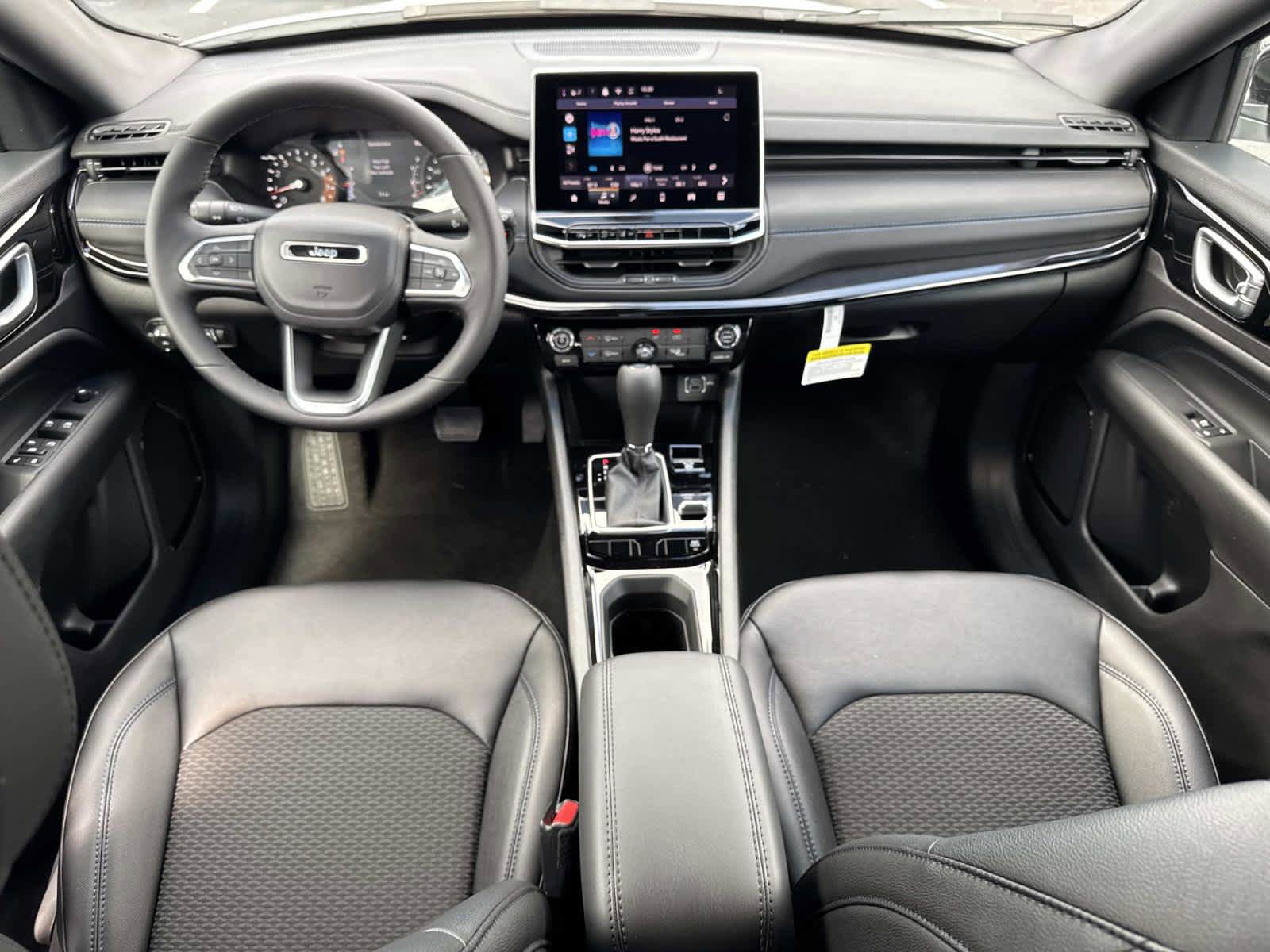 New 2026 Jeep Compass Latitude image 10
