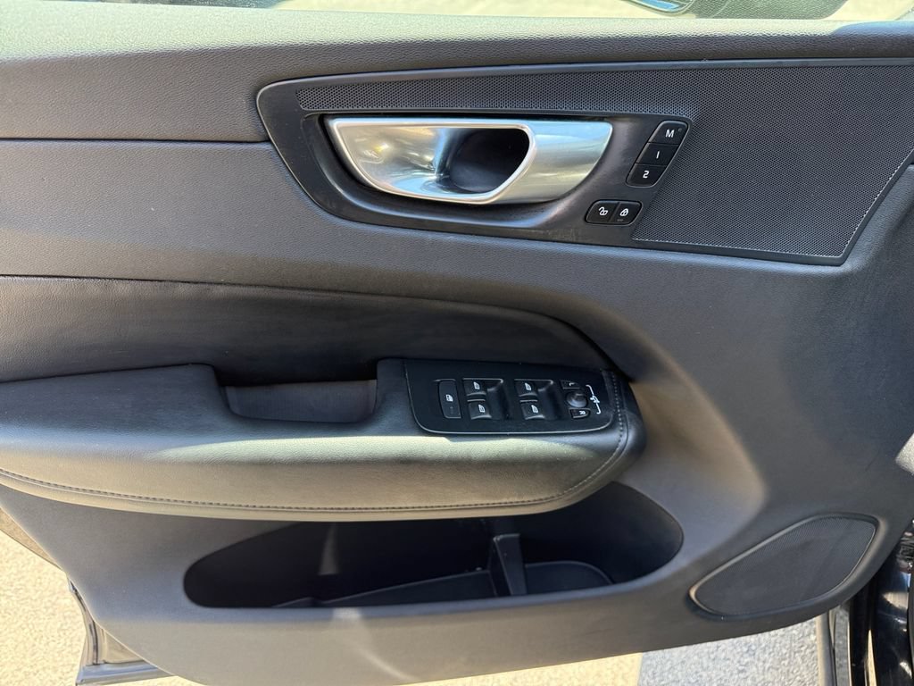 Used 2025 Volvo XC60 B5 Core AWD/4WD image 27
