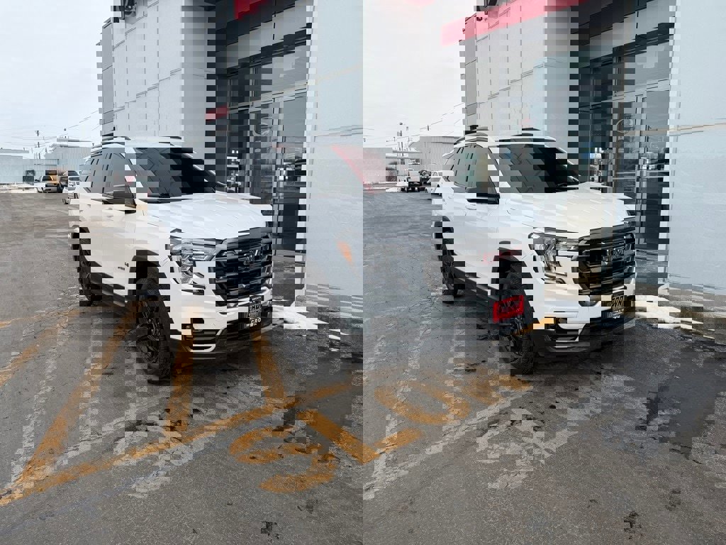 Used 2023 GMC Terrain AT4 image 3