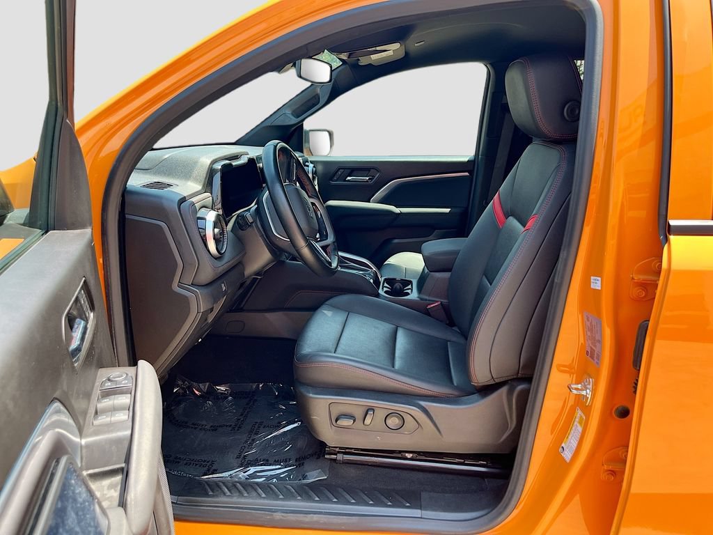Used 2025 Chevrolet Colorado Z71 w/ Technology Package AWD/4WD image 20